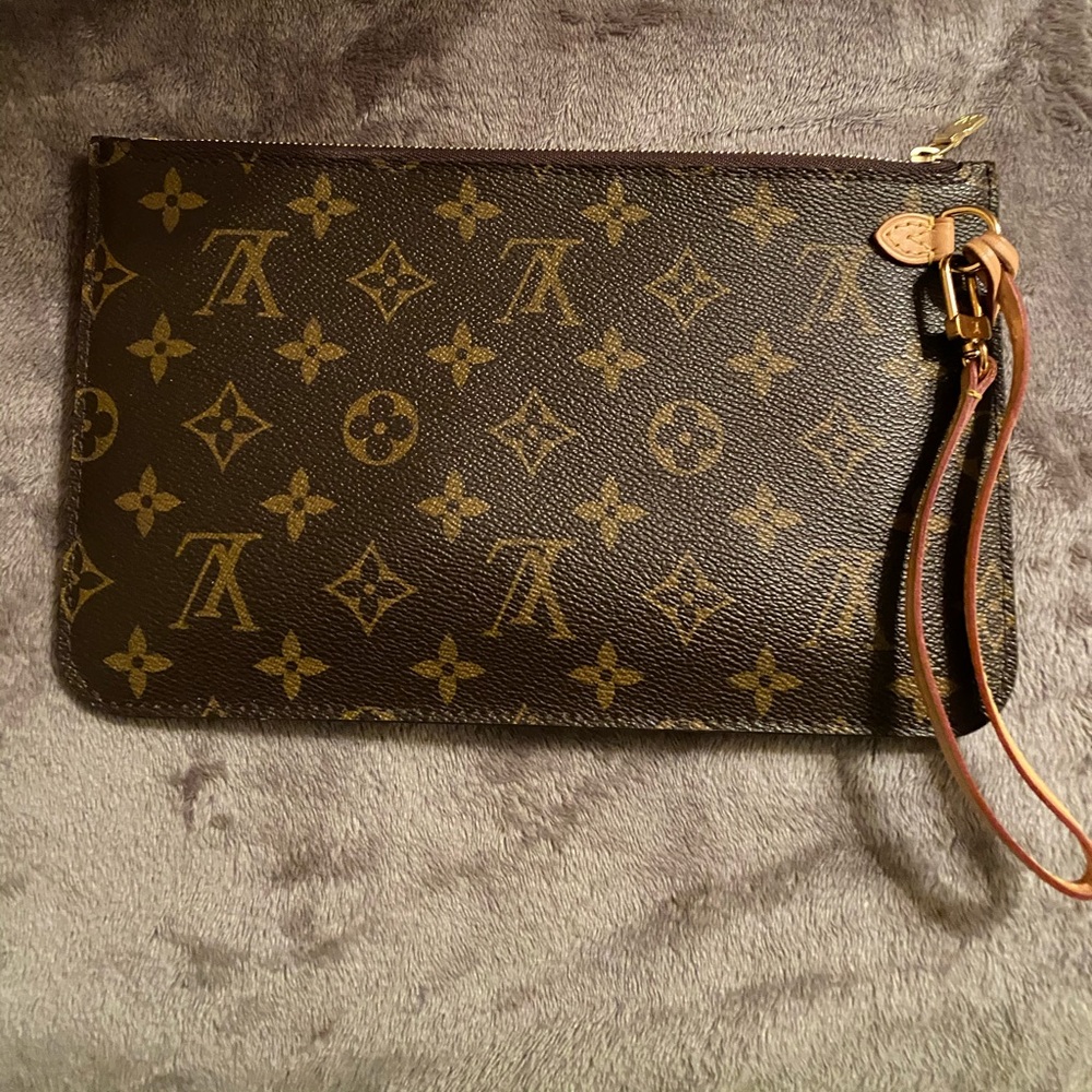 Louis Vuitton pouchette